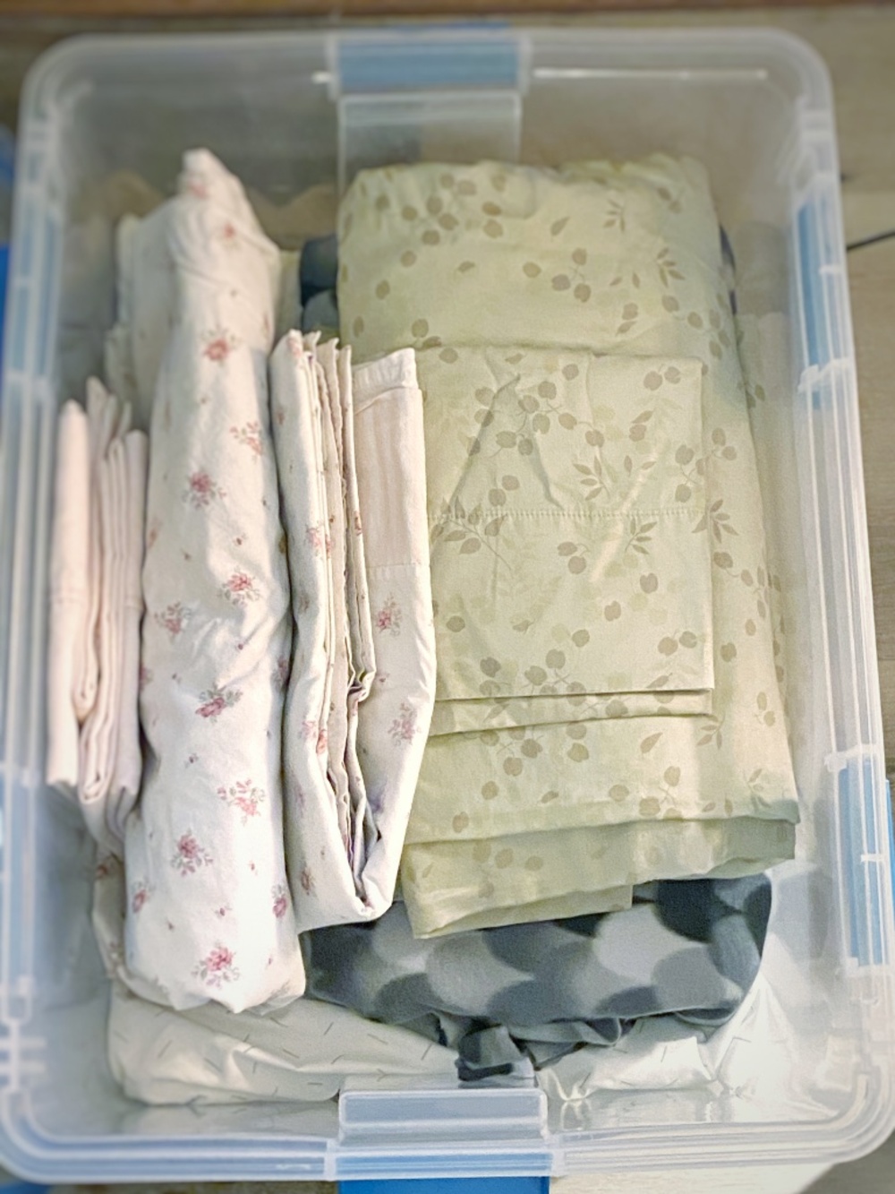 Bedding, High Quality - Sheets, Blanket, Pillow (LOT)